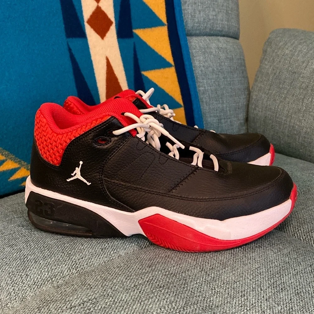 Nike Jordan Max Aura 3 Youth Size 6.5